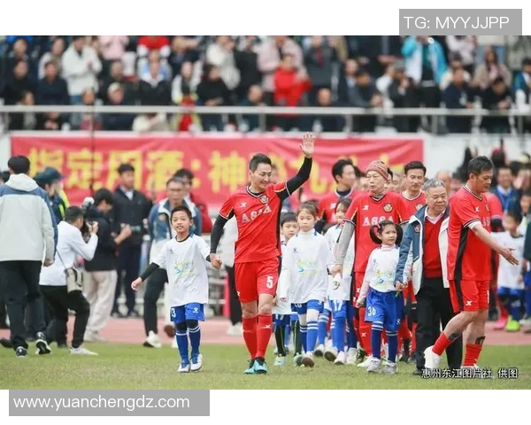 足球明星拉耳朵庆祝动作引发热议球迷纷纷模仿成新潮流