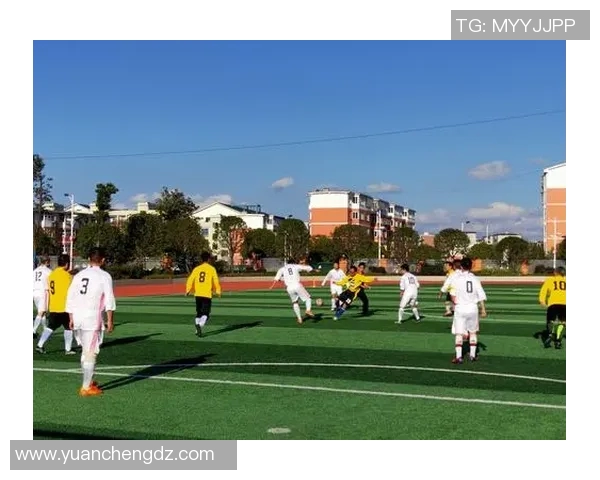 青春绽放年轻足球明星颜值与实力并存的魅力之旅