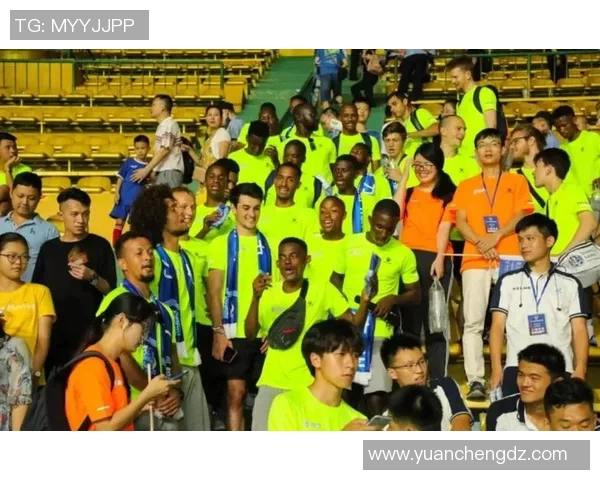 足球明星意外走光瞬间曝光引发热议网友热情讨论背后故事揭秘