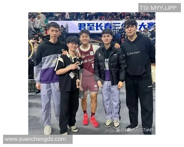 篮球对抗赛中不可错过的明星球员名单与精彩表现分析 篮球对抗赛中不可错过的明星球员名单与精彩表现分析